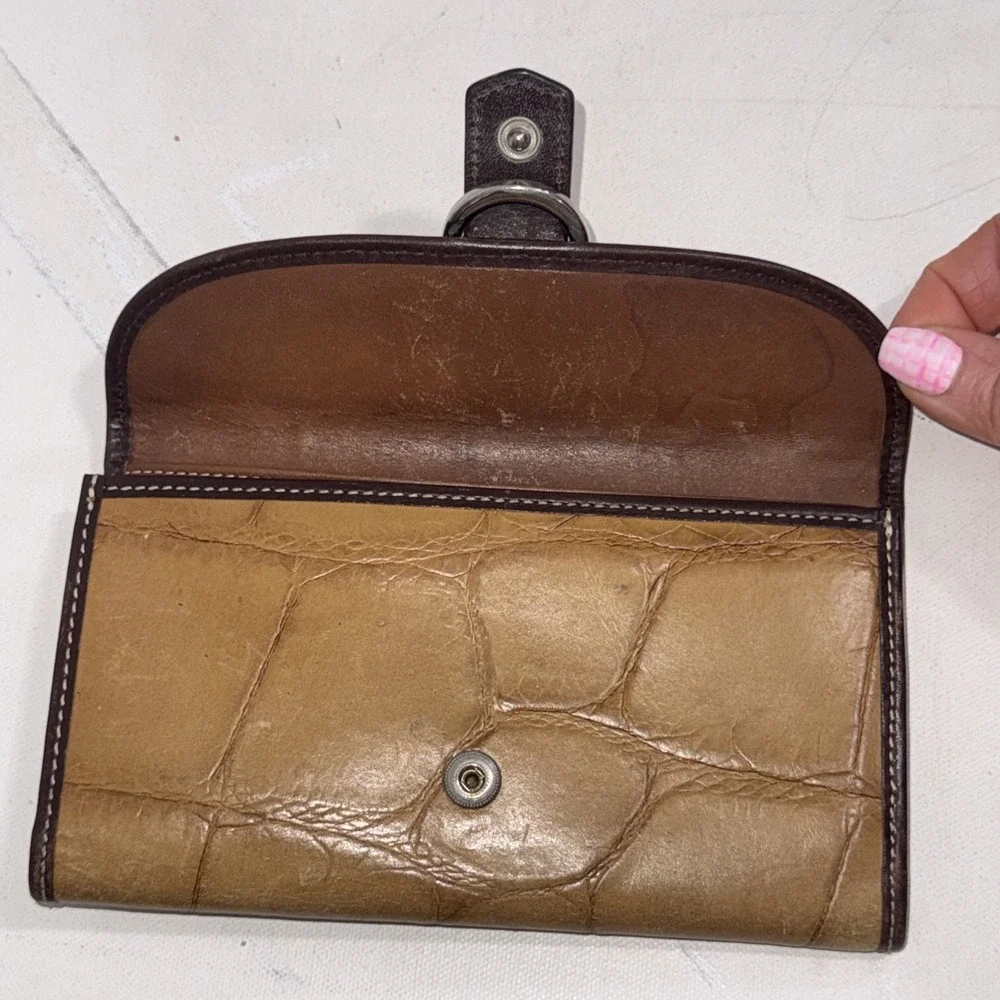 Vintage Y2K Dooney & Bourke Embossed Croc Leather Trifold Card Zip Snap Wallet